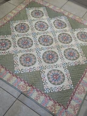 Floral Medallion Quilt - Pastel Green and Pink